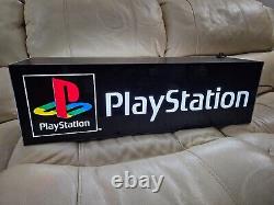 Affichage d'origine des années 1990 pour le magasin Playstation, panneau double face avec rétrofit LED RARE.