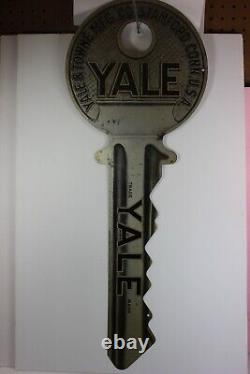 Affiche double face de serrure de clé Yale & Towne de 1925 pour la publicité de serrurier