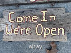 Grand panneau antique rustique en bois suspendu, peint à la main des deux côtés, enseigne commerciale.