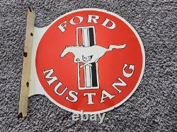 Grand panneau en porcelaine à double face de la société Ford Mustang vintage 17