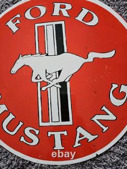 Grand panneau en porcelaine à double face de la société Ford Mustang vintage 17