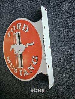 Grand panneau en porcelaine métallique double face en flange Ford Mustang vintage de 17 pouces