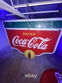 Grande enseigne publicitaire en métal émaillé double face de 1941 pour Coca-Cola