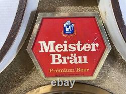 Horloge lumineuse en forme de panneau de bière vintage Meister Brau double face, mesurant 21 x 25 pouces, à suspendre.