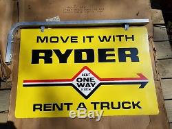 Nos Dans Le Box Ryder Rental Des Camions De Déménagement Signent Une Patère Double