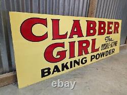 Notre enseigne métallique vintage à double face de poudre à pâte Clabber Girl datée de 1952