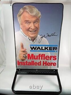 Panneau Debout Double Face avec des Silencieux de Marche Vintage John Madden Installés Ici