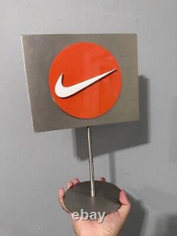 Panneau Vintage en Métal Double Face pour la vitrine du magasin Nike