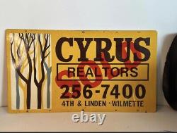 Panneau double face en métal Chicago Banlieue Cyrus Realty Agent immobilier Vendu Signe Graphique