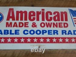 Panneau en métal double face RARE Vintage Cooper Tires avec drapeau américain 37,5 x 12
