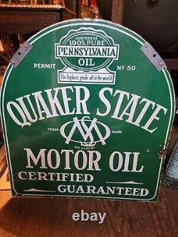 Plaque publicitaire en émail de porcelaine ancienne de Quaker State Motor Oil, double face.