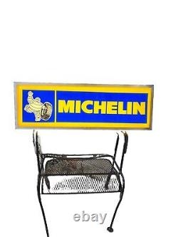 Publicité de pneus Bibendum Michelin, enseigne lumineuse double face