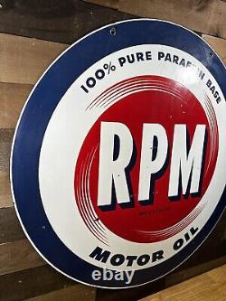 Rare Vintage Double Sided RPM Motor Oil/Gas Porcelain Sign
<br/> Signe en porcelaine rare vintage à double face RPM Motor Oil/Gas