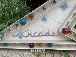 Traduisez ce titre en français : Enseigne double face clignotante vintage originale du parc d'attractions Arnold's Arcade